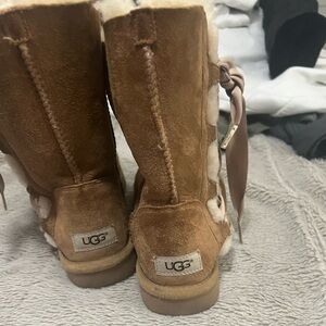 UGGS chestnut  sz 8
